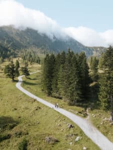 Pärchen wandert in Hohentauern